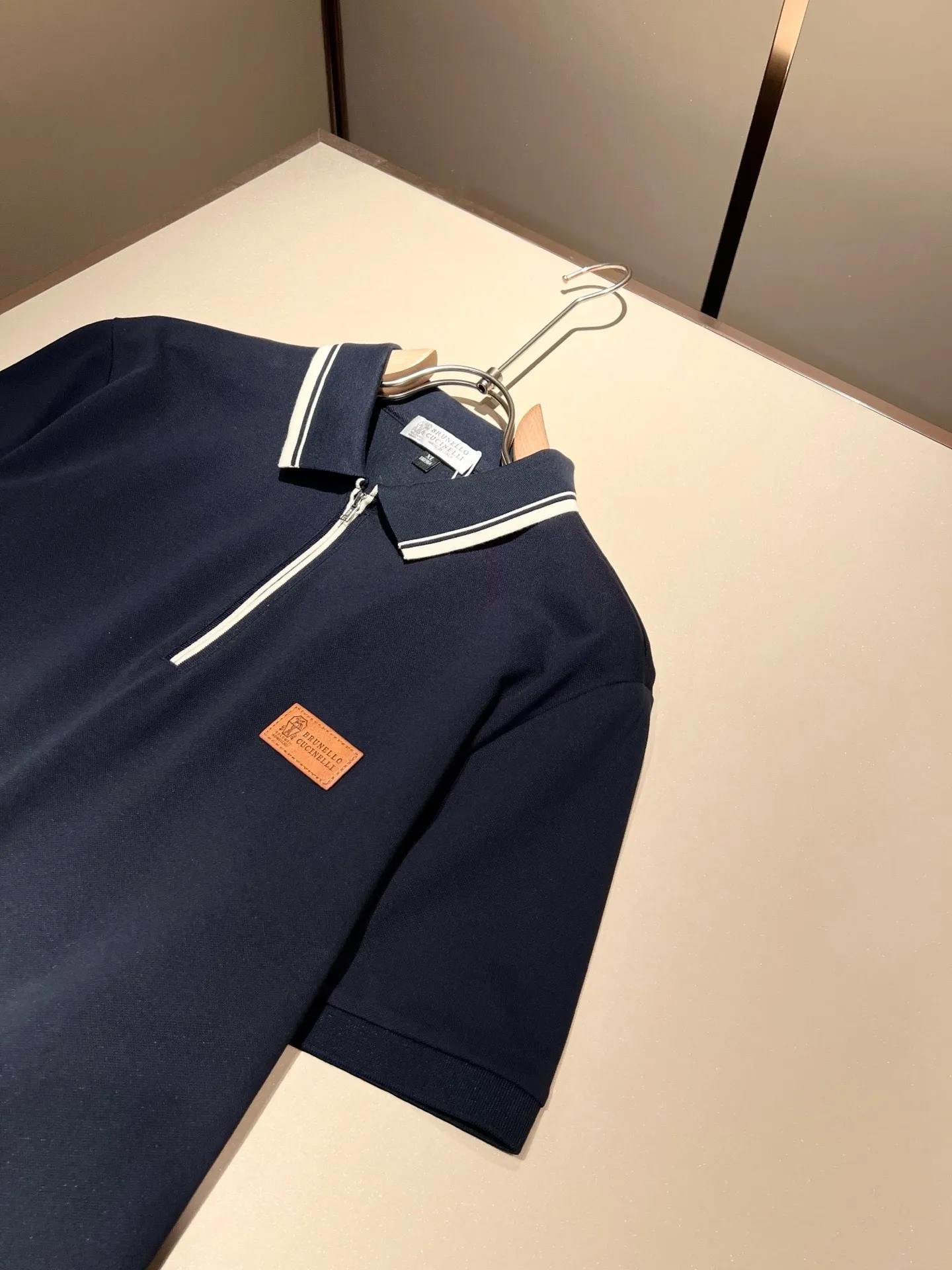 BC-Brunello Cucineli 2026 Spring and Summer New Arrival men's short-sleeved Polo shirt, a fashionable Versatile item loved by many celebrities! The LOGO leather on the chest is super nice. Friends who like Classic simplicity must not miss this one! The calm and elegant brand style has always been favored by the upper class! It is also the best choice for fashion items! The upper body is so handsome, highly recommended! ! ! The biggest attraction of this short-sleeved shirt is not only its own brand added value, but also the fact that this short-sleeved shirt is very cost-effective in terms of color matching and material! Customized original exclusive mesh cotton material design! Environmentally friendly washing, customized fabrics, and pre-shrinking treatment ensure a crisp fit. The combed cotton fabric feels super soft and smooth and absorbs sweat! It does not deform after washing, feels comfortable and smooth, and the upper body is soft and comfortable. The classic fashionable lapel design is simple but not complicated, and it is very attractive! Sizes:M-4XL